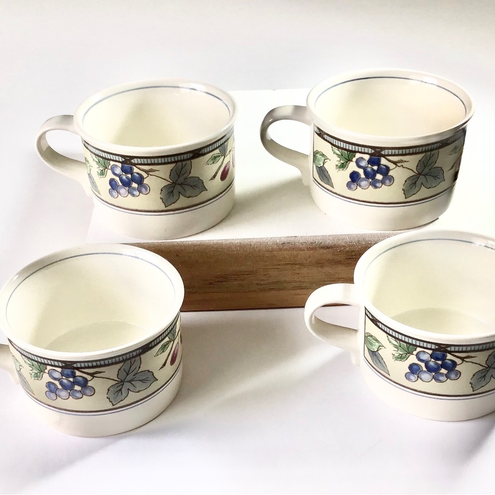 4 Mikasa “Intaglio” Tea Cups
